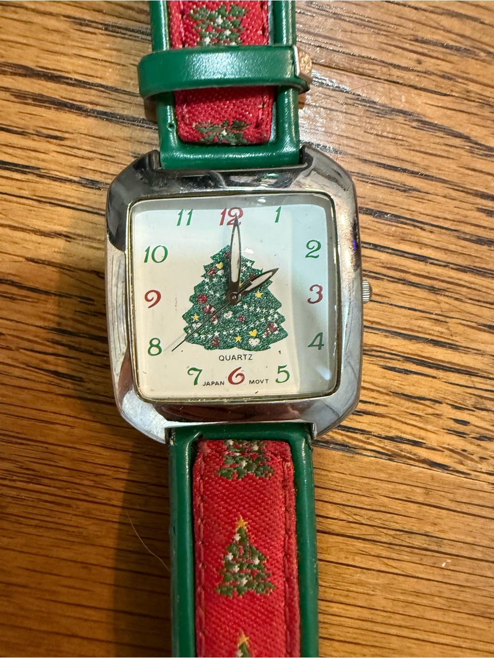 Vintage Holiday Tree Quartz Wristwatch in Green and Red